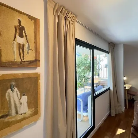 Apartment Centric And Bright -