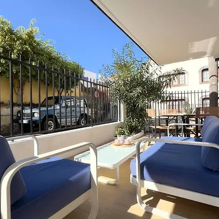 Apartment Centric And Bright - *